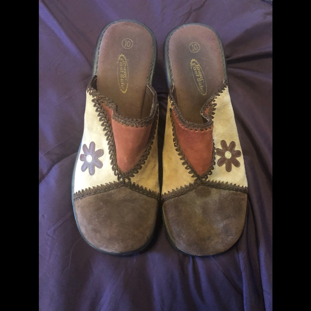 Lower East side Flower Clogs... super cute